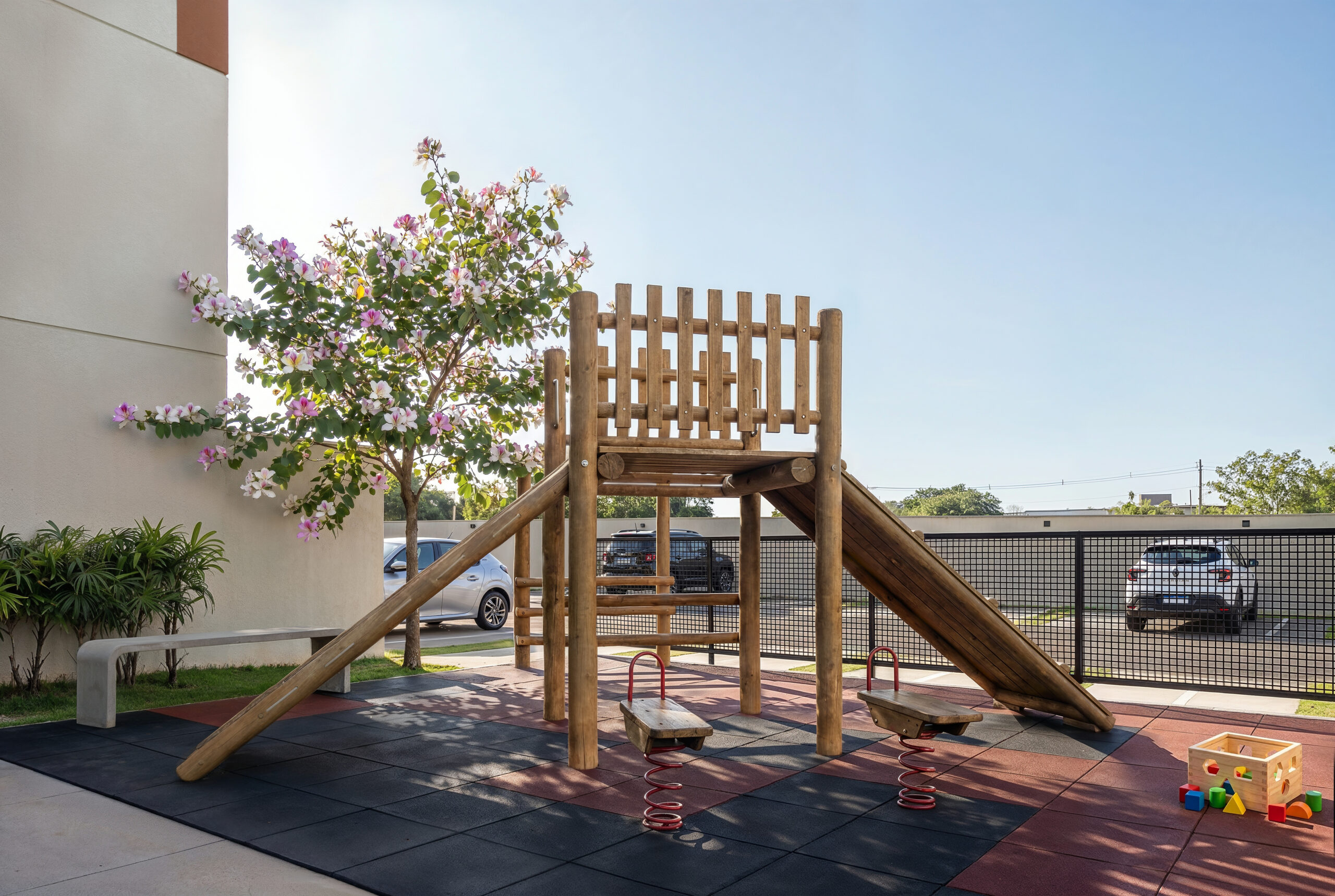 Flor_FlordeIpe_Playground_Final