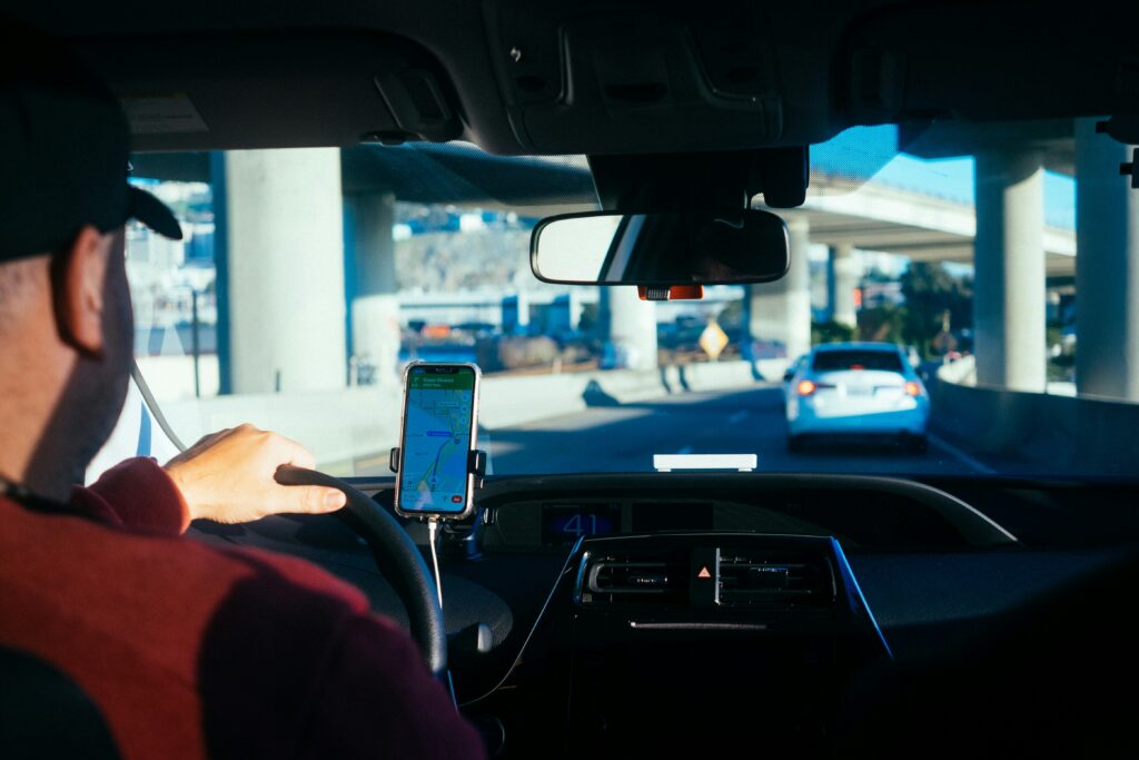 CAIXA passa a reconhecer como formal a renda de profissionais de plataformas de mobilidade e delivery.
