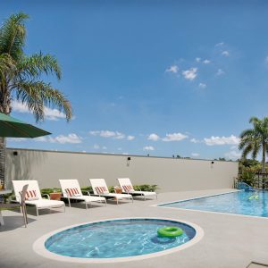 Geratriz_FlorIpe_Piscina